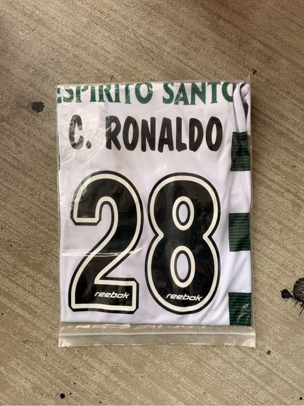Sporting Lisbon Ronaldo 2002/03 Home Green White Retro Soccer Jersey - Picture 3 of 4